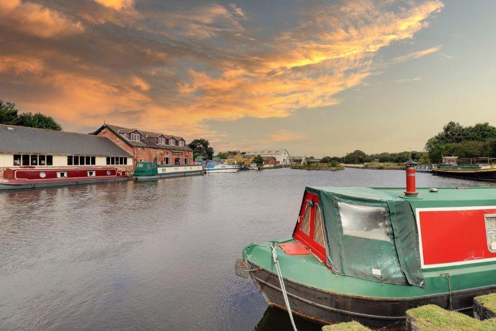 Canal Side Cottage Wakefield Stanley  外观 照片